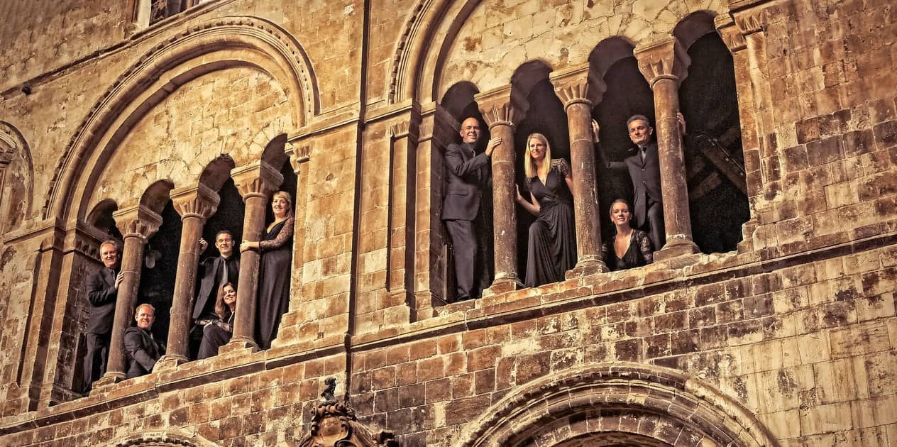 Tenebrae Choir bei einer Probe in der Stadtkirche St. Nikolai in Forst