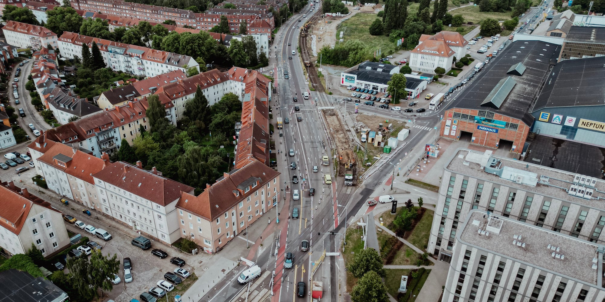 Baustelle und Vollsperrung an der Lübecker Straße am Rostocker Werftdreieck.