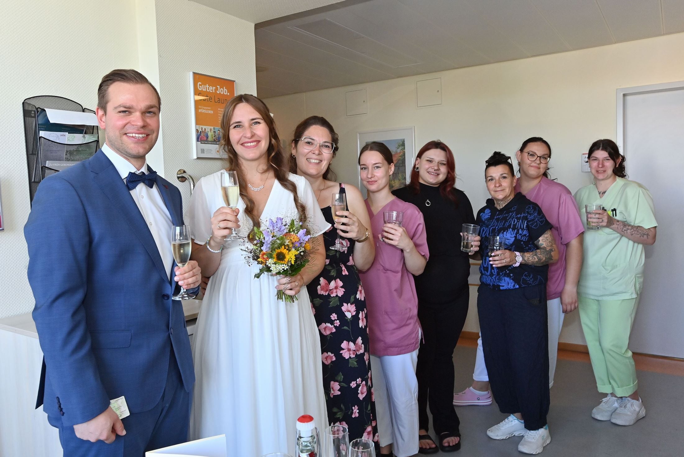 Sabine und Enrico aus Güstrow haben im Klinikum Südstadt Rostock geheiratet, nachdem Komplikationen in der Schwangerschaft ihre ursprünglichen Hochzeitspläne verändert hatten