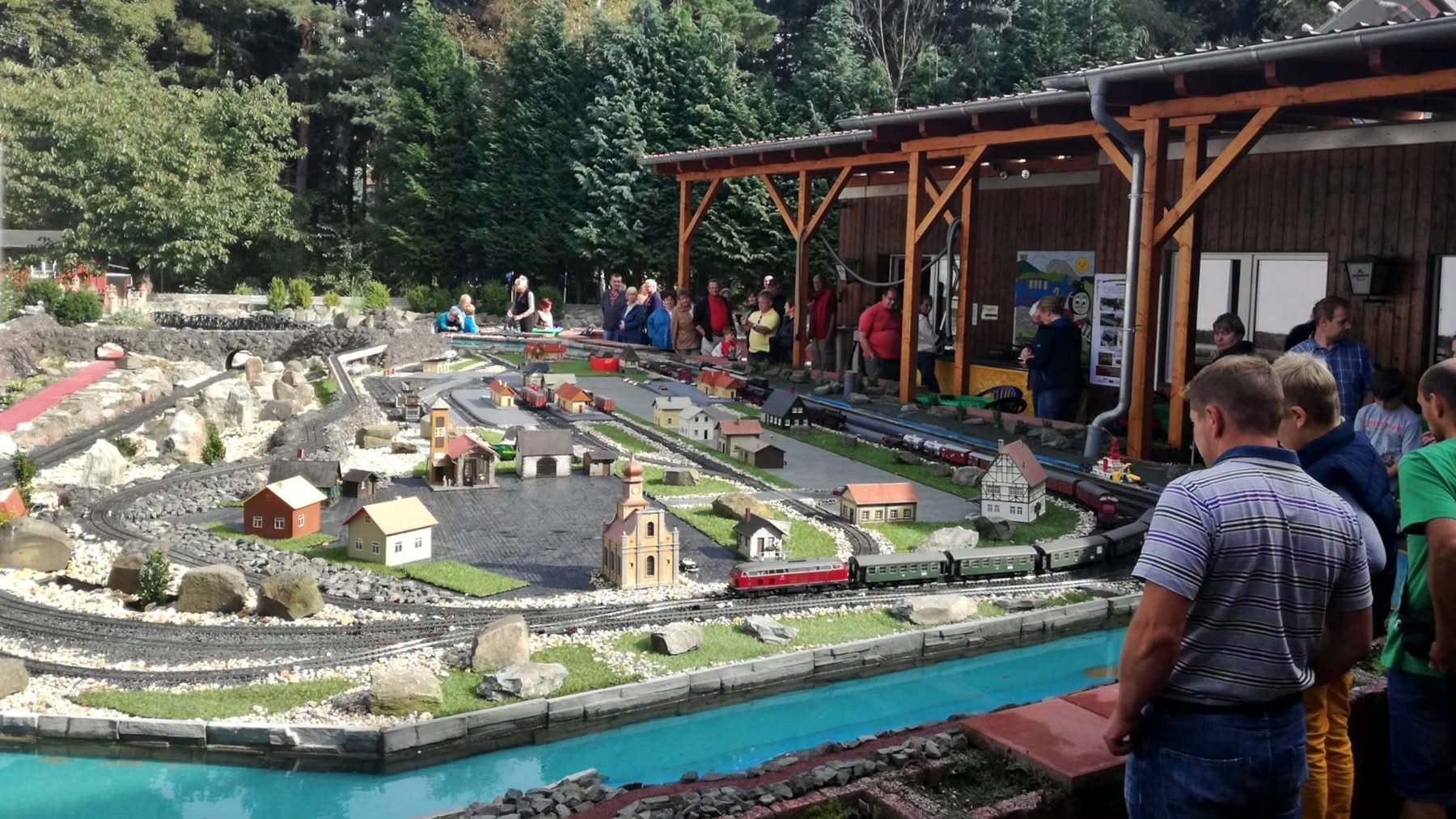 „Gartenbahnausklang mit großem Programm“ im Modelleisenbahnland Oderwitz